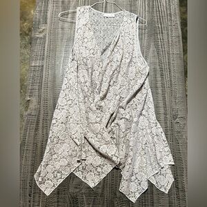 Paisley Vine Asymmetrical Lace Sleeveless Throw in Gray/ Beige